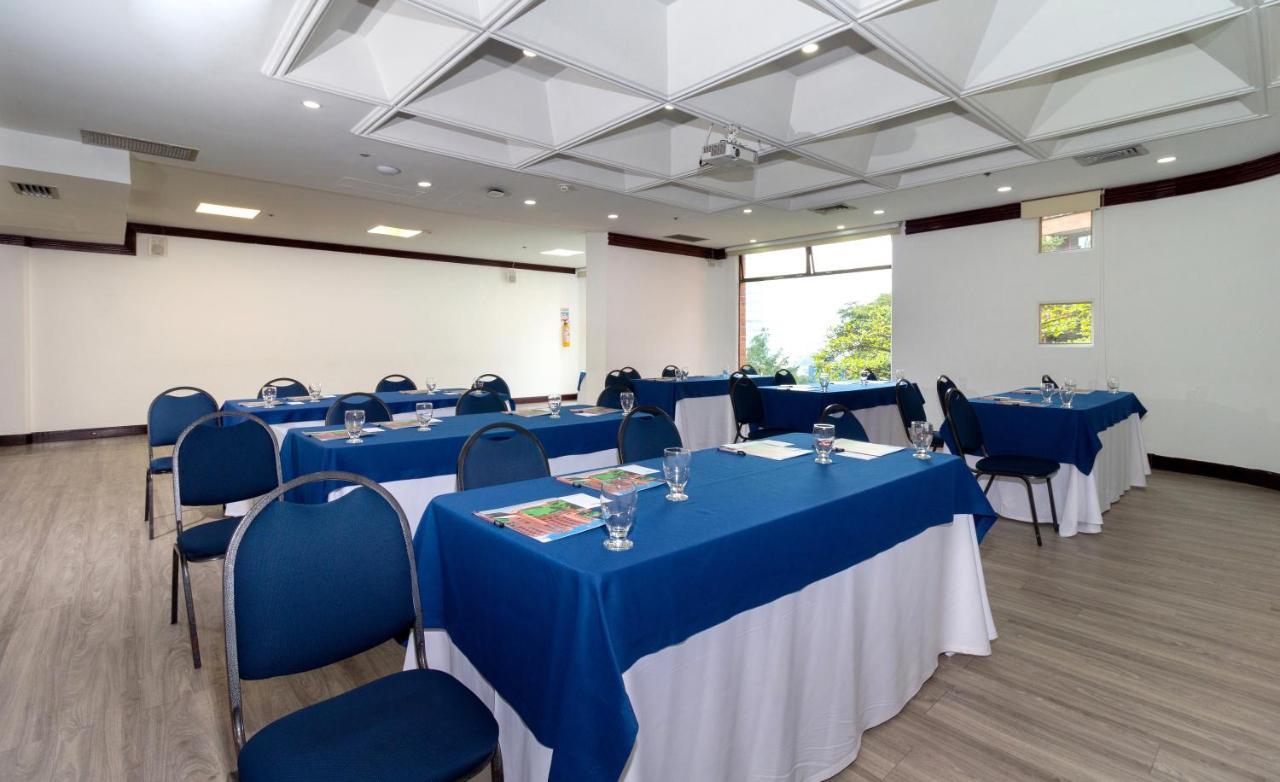 Hotel Dann Carlton Belfort Медельин Экстерьер фото Meeting room
