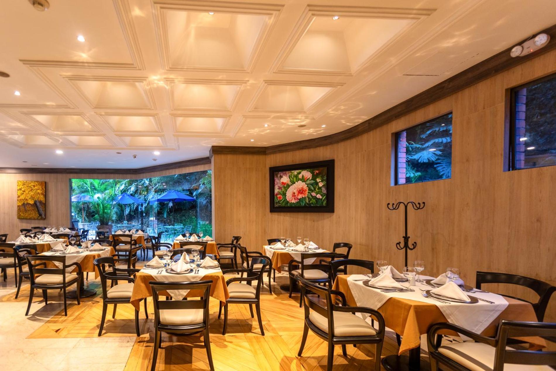 Hotel Dann Carlton Belfort Медельин Экстерьер фото Restaurant