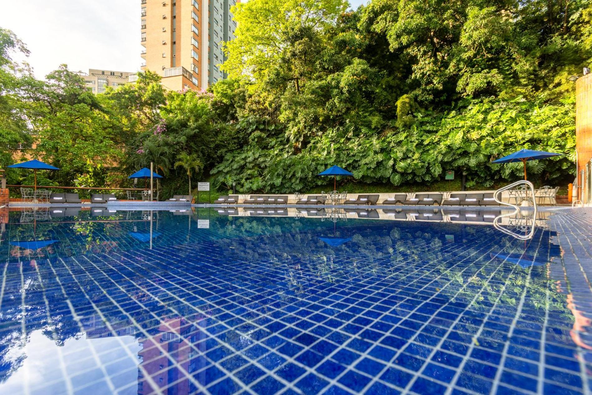 Hotel Dann Carlton Belfort Медельин Экстерьер фото Swimming pool